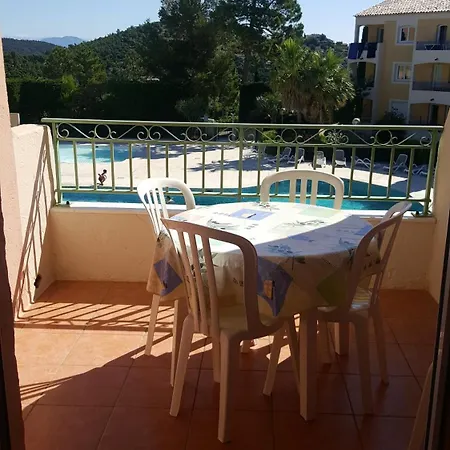 T2 Vue Sur Piscine * Les Issambres