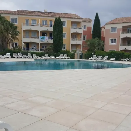 T2 Vue Sur Piscine * Les Issambres